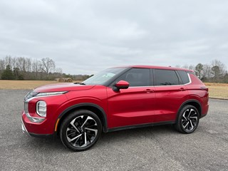 2022 Mitsubishi Outlander SE's photo