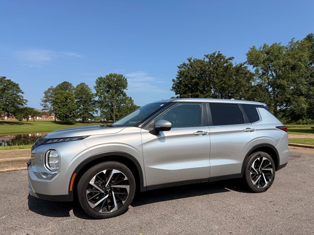2024 Mitsubishi Outlander SE S-AWC's photo