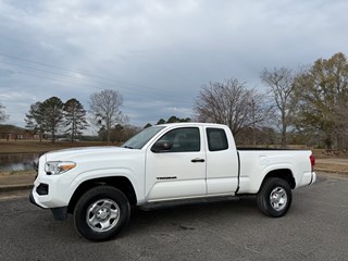 2017 Toyota Tacoma SR's photo